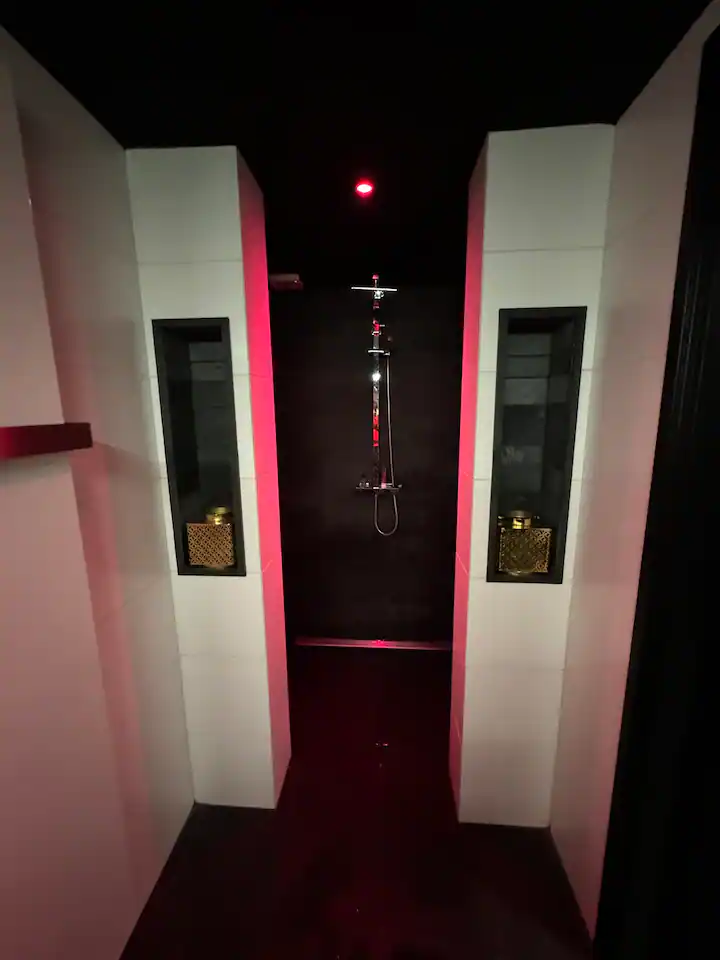 b165a49d-af7d-4e8c-8f8c-988f557fb6f6